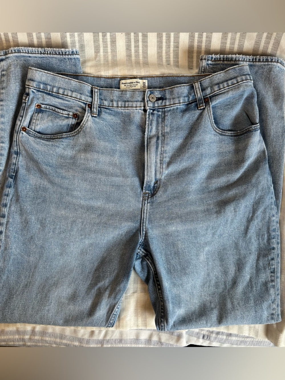 Abercrombie & Fitch Light Wash Relaxed Men's 90s Jeans